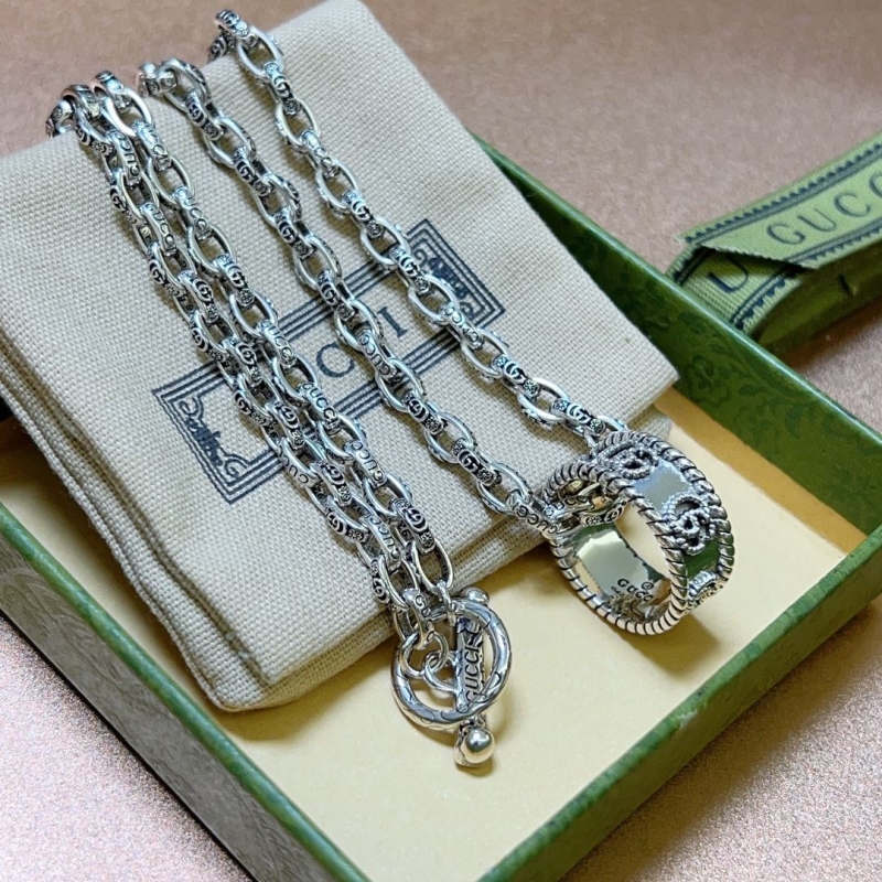 G*u*i necklaces